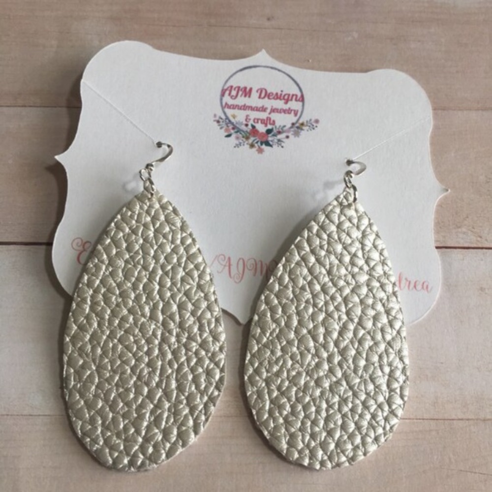 Faux leather teardrop handcut pearl color earrings